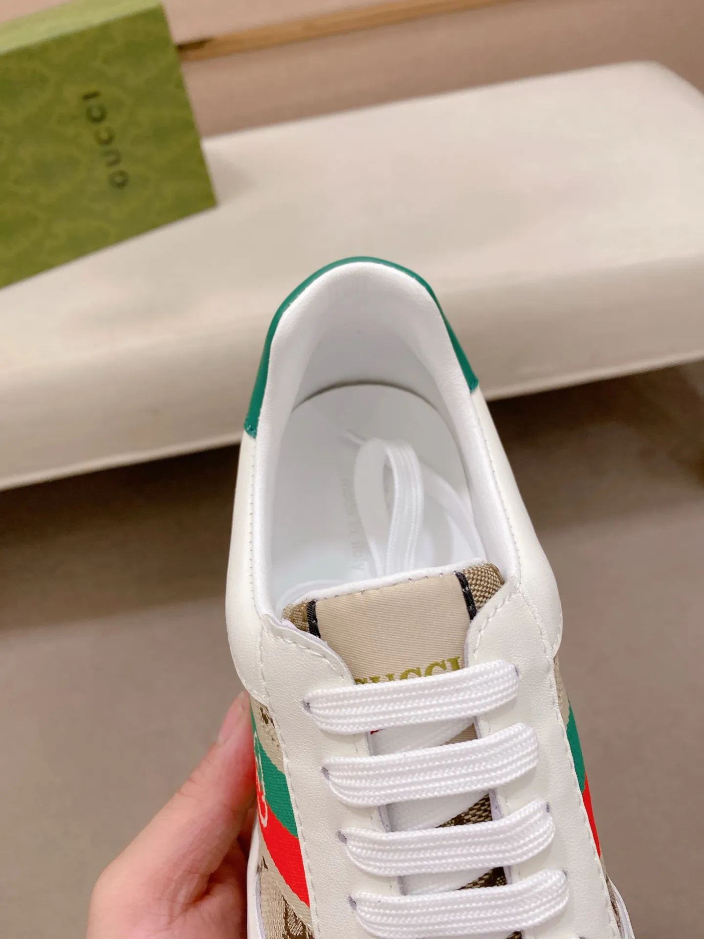 Factory price: 420💰 (GUCCI) The latest model from the official website 🎁🎁Casual and fashionable men's shoes👟, hot style 💥The version is simple and elegant, exclusive for trendy men. Unique official website latest brand elements 👑Gucci original decoration, fashionable and generous, the fabric is original cowhide ✅sheepskin lining, the official website specifies wear-resistant casual outsole, the classic model is taken in kind at the counter🎬38-44 (45 is not returned or exchanged)